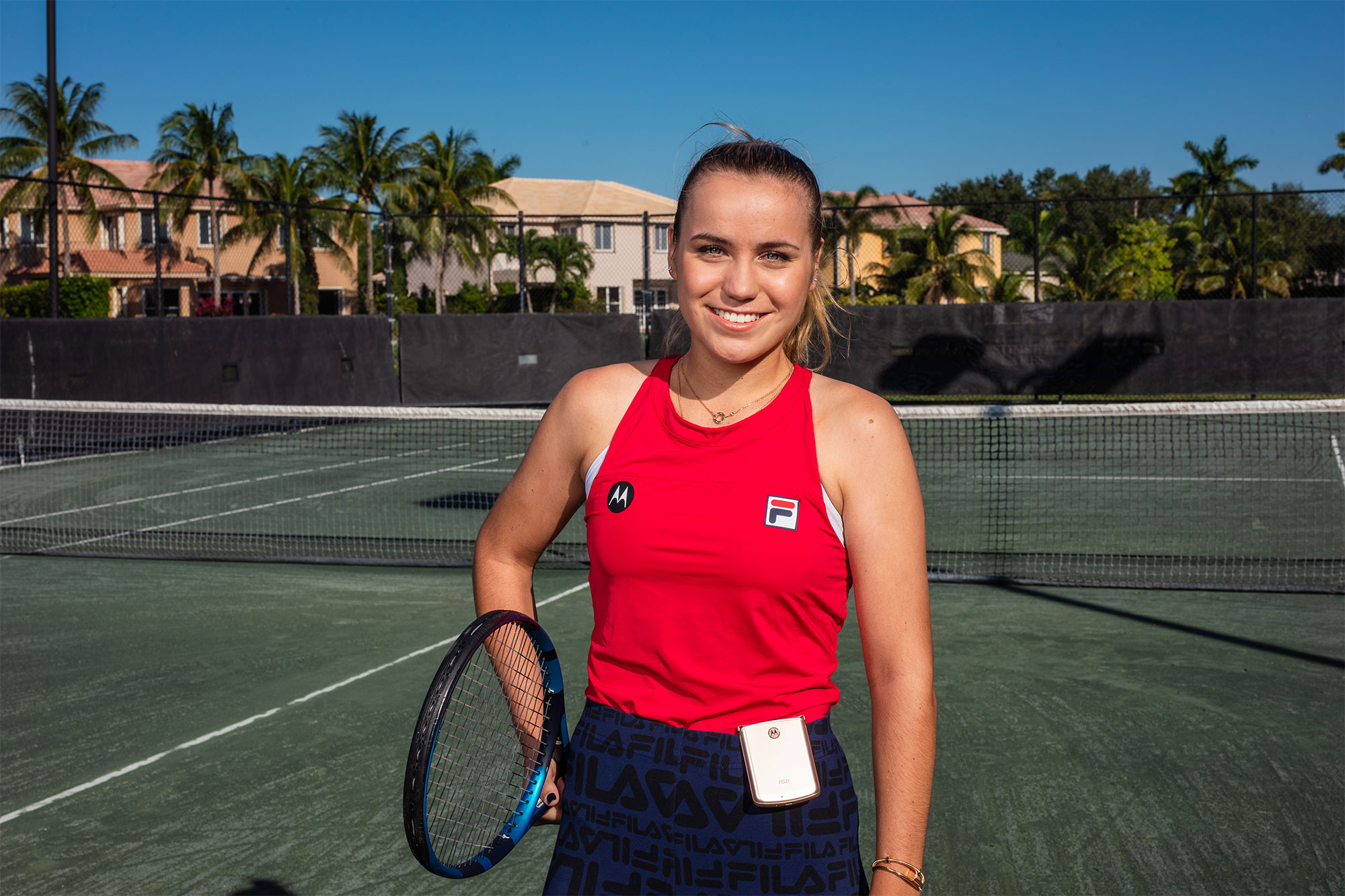 Sofia Kenin wearing the Motorola “batwing” logo on her uniform